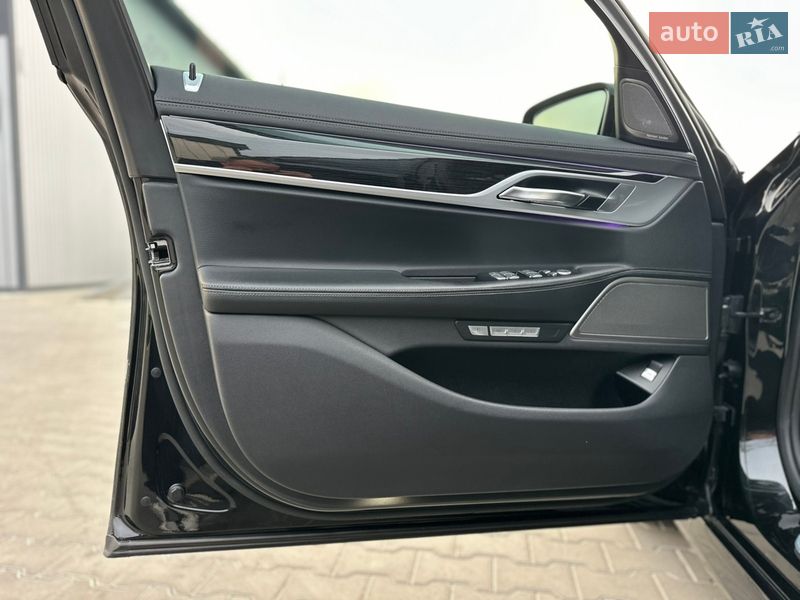 Седан BMW 7 Series 2017 в Нововолынске