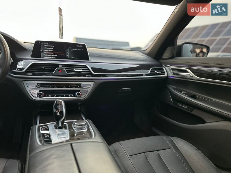 Седан BMW 7 Series 2017 в Нововолынске