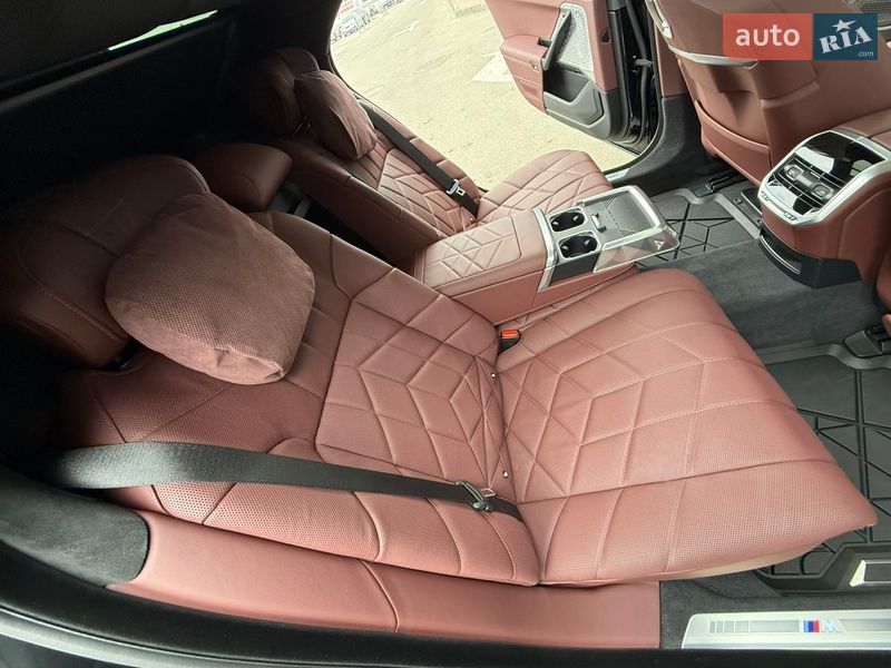Седан BMW 7 Series 2025 в Киеве