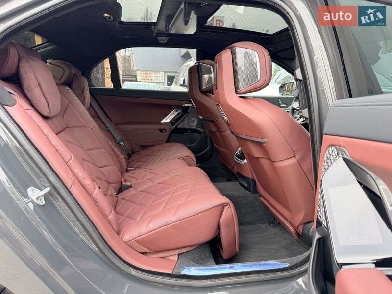 Седан BMW 7 Series 2025 в Києві
