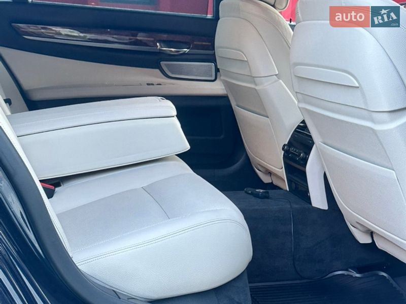 Седан BMW 7 Series 2013 в Львові