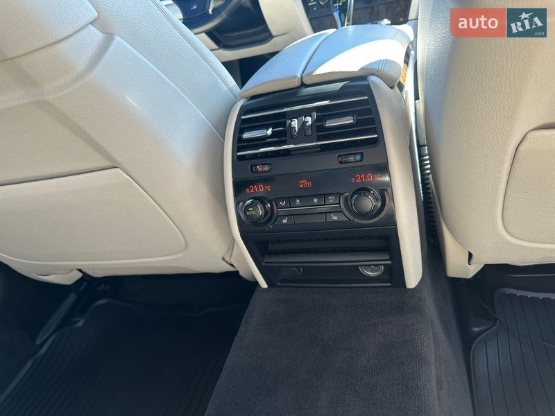 Седан BMW 7 Series 2013 в Львові