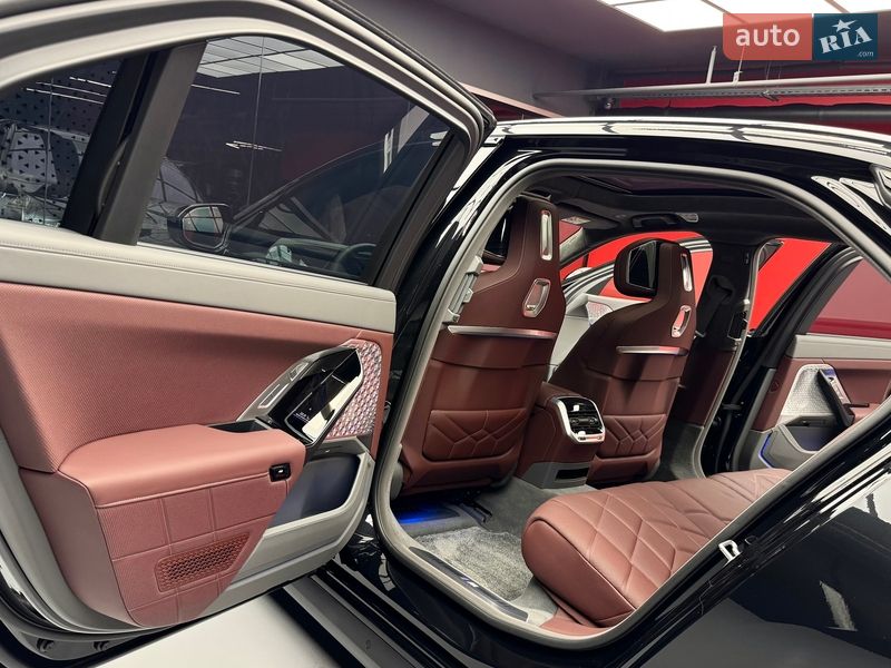 Седан BMW 7 Series 2024 в Киеве