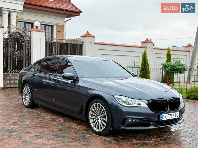 Седан BMW 7 Series 2015 в Ровно