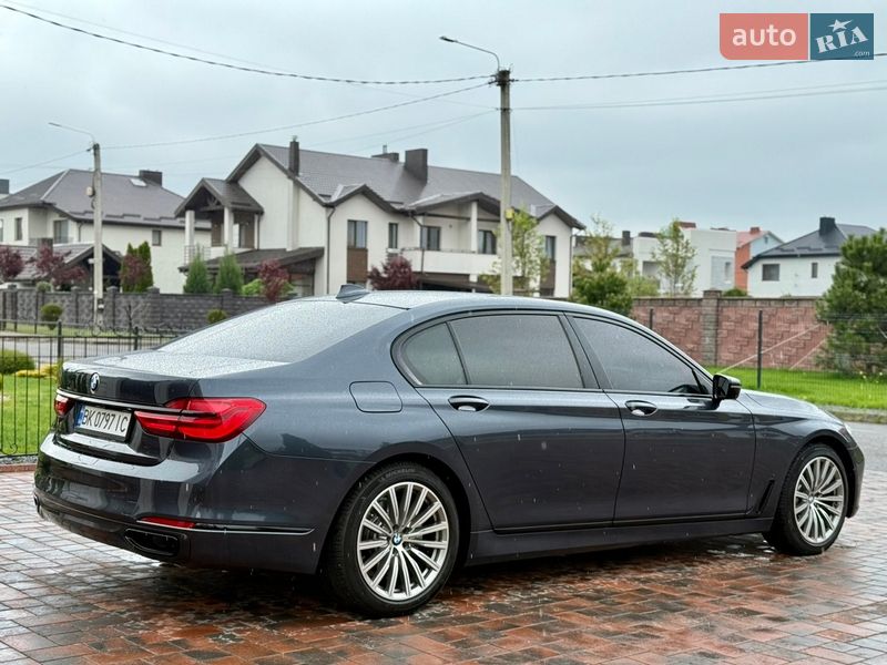 Седан BMW 7 Series 2015 в Ровно