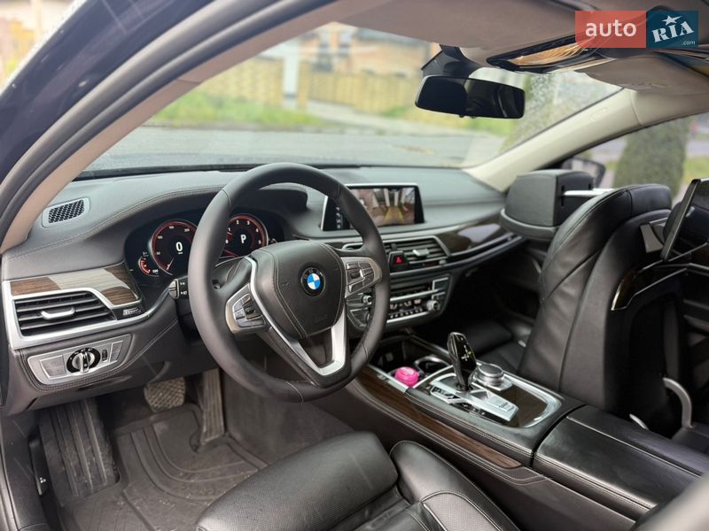 Седан BMW 7 Series 2015 в Ровно