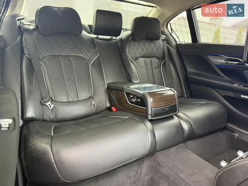 Седан BMW 7 Series 2015 в Ровно