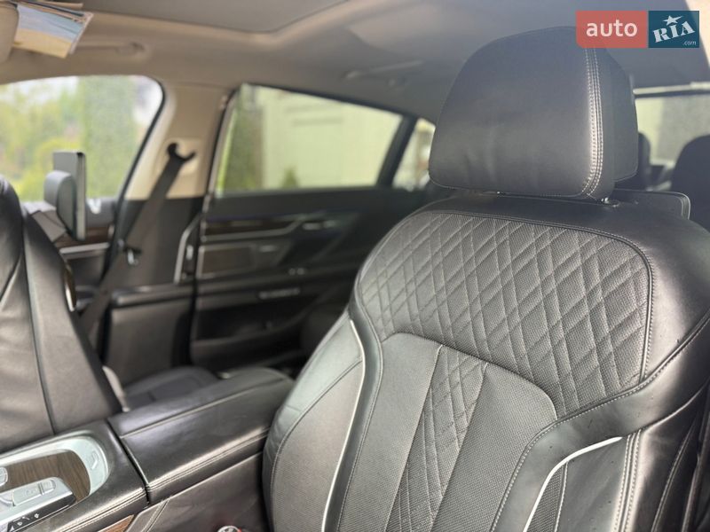 Седан BMW 7 Series 2015 в Ровно