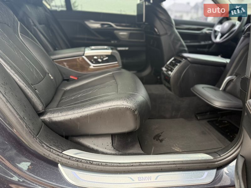 Седан BMW 7 Series 2015 в Ровно