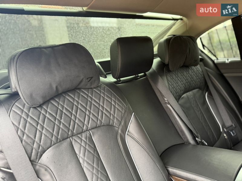 Седан BMW 7 Series 2015 в Ровно