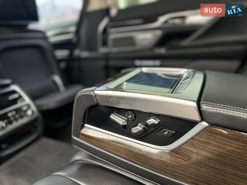 Седан BMW 7 Series 2015 в Ровно