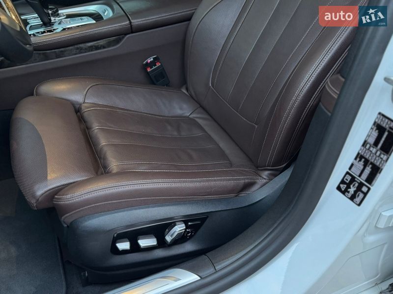Седан BMW 7 Series 2017 в Дубні