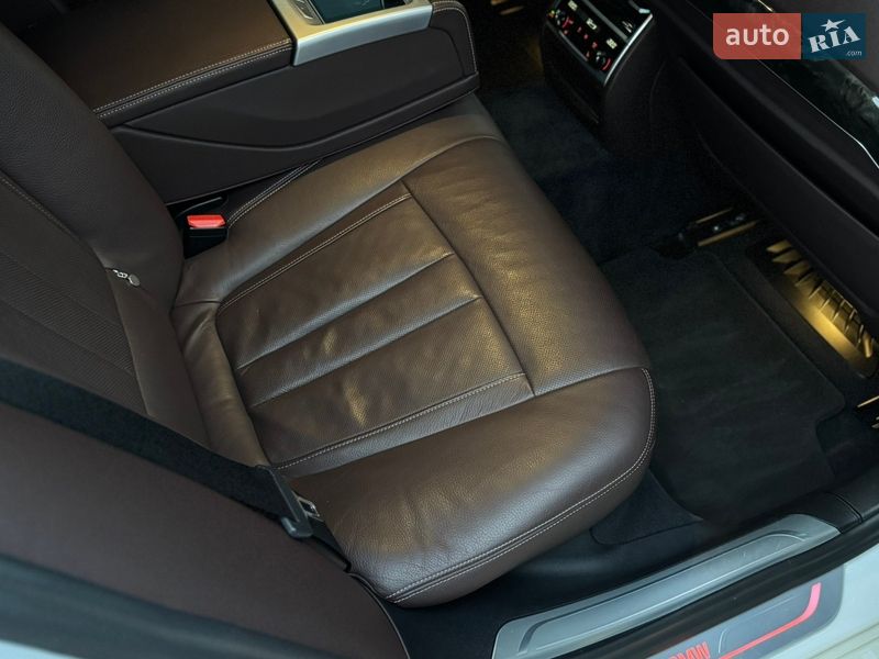 Седан BMW 7 Series 2017 в Дубні