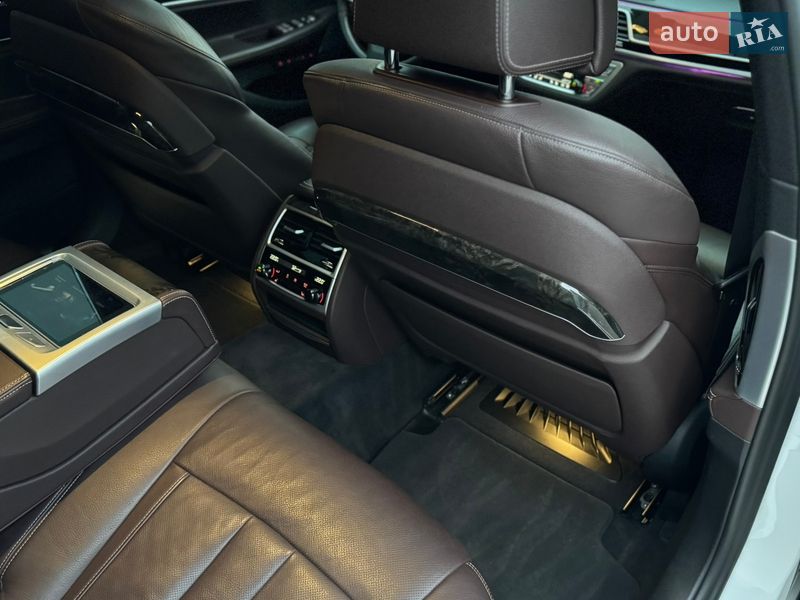 Седан BMW 7 Series 2017 в Дубні