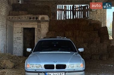 Седан BMW 7 Series 2001 в Березному