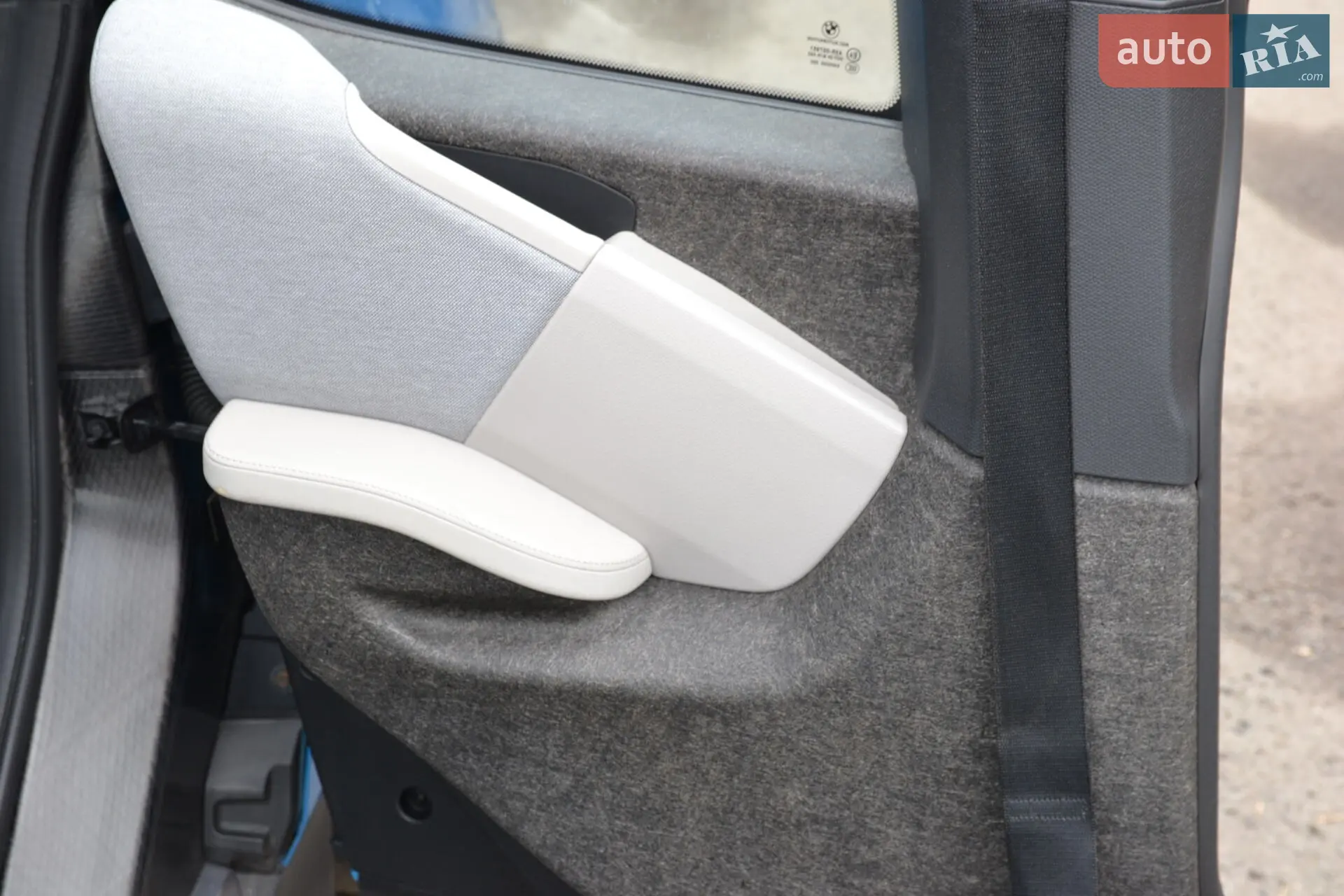 2017 BMW i3 - мініатюра 17