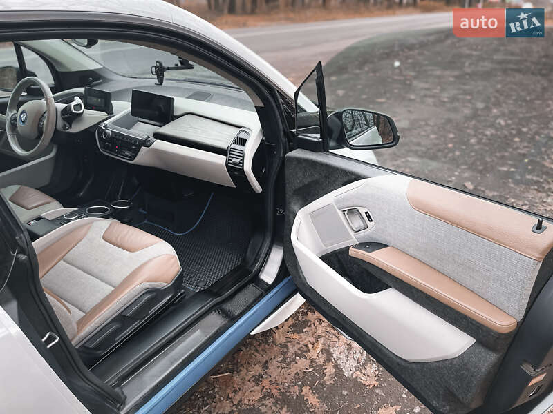 Хэтчбек BMW I3 2016 в Лапаевке