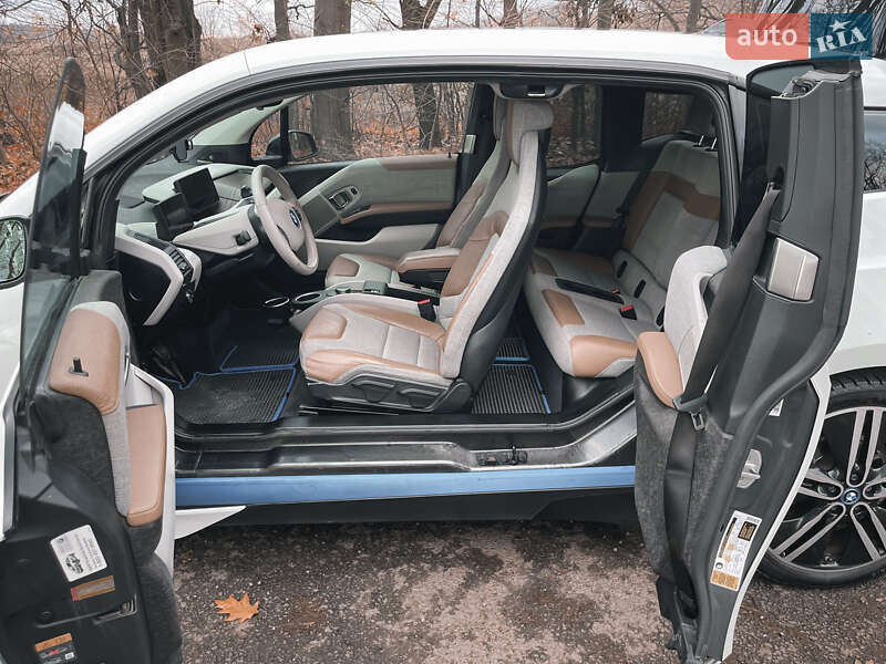 Хэтчбек BMW I3 2016 в Лапаевке