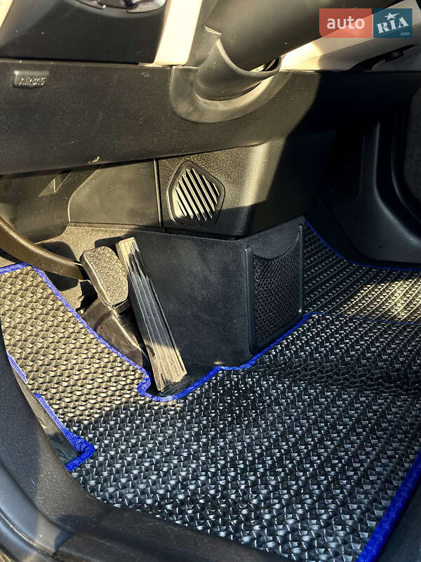 Хэтчбек BMW I3 2014 в Умани