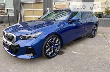 Седан BMW i5 2023 в Киеве