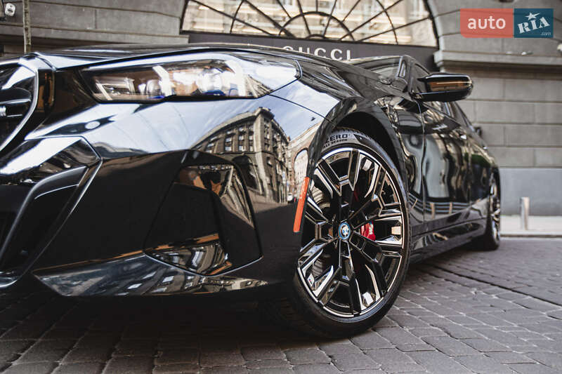 Седан BMW i5 2024 в Киеве