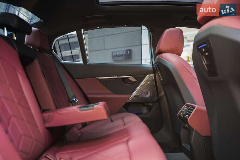 Седан BMW i5 2024 в Киеве