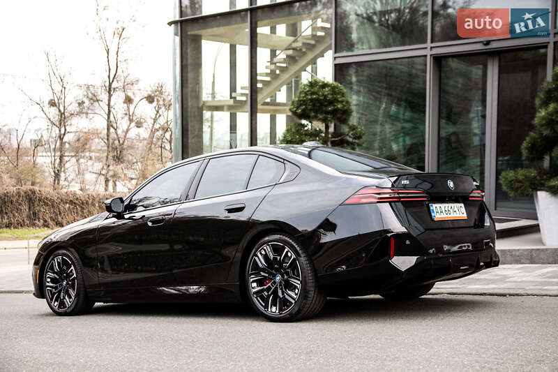 Седан BMW i5 2024 в Киеве