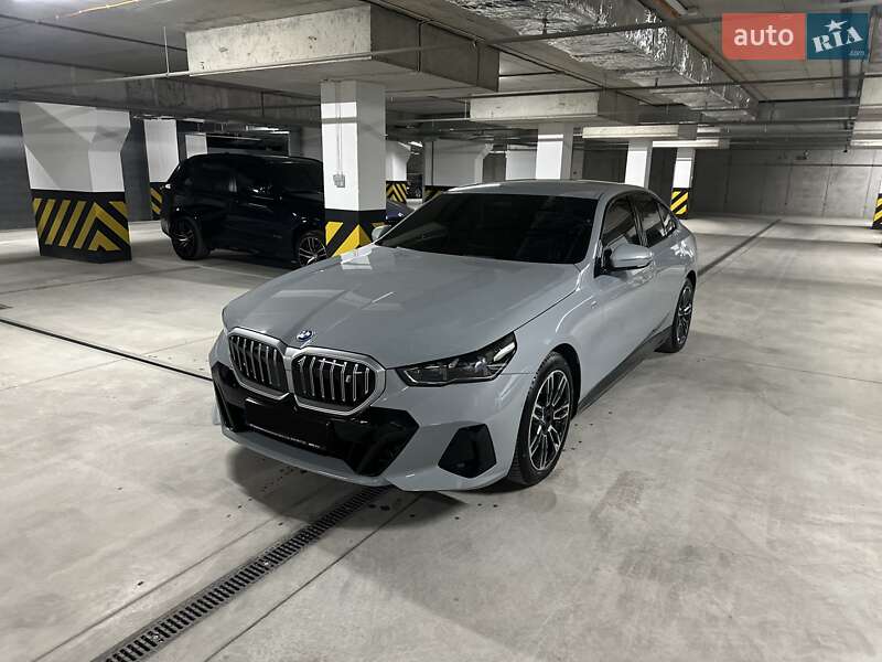 Седан BMW i5 2023 в 