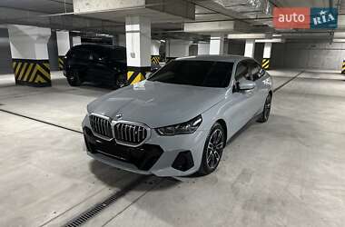 Седан BMW i5 2023 в 