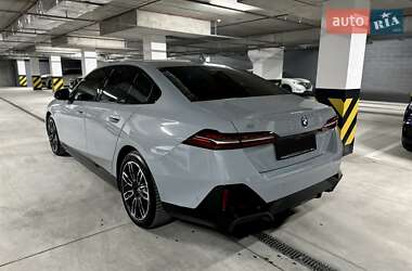 Седан BMW i5 2023 в 