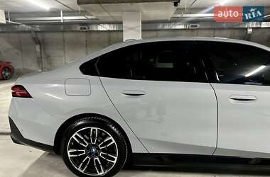 Седан BMW i5 2023 в 