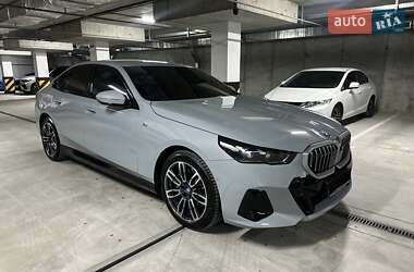 Седан BMW i5 2023 в 