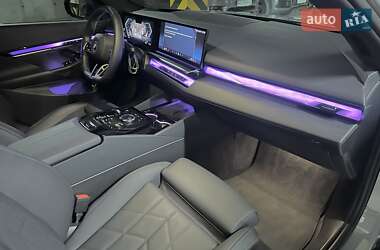Седан BMW i5 2023 в 