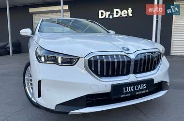 Седан BMW i5 2024 в 