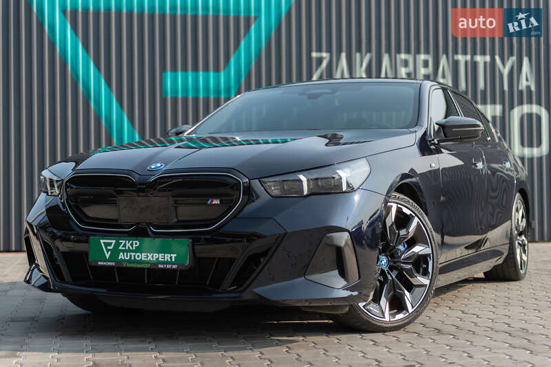 Седан BMW i5 2023 в 