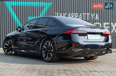 Седан BMW i5 2023 в 