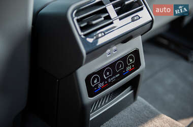 Седан BMW i5 2023 в 