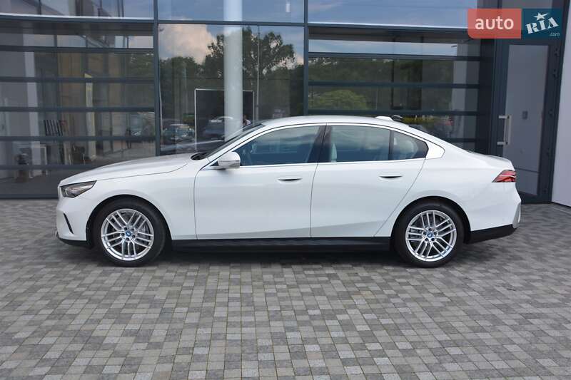 Седан BMW i5 2024 в Киеве