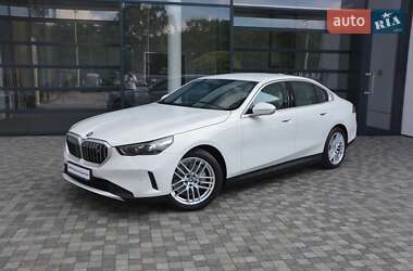 Седан BMW i5 2024 в Києві