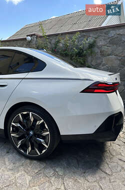 Седан BMW i5 2024 в 