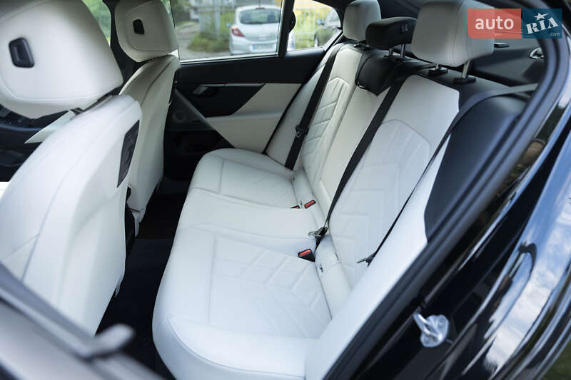 Седан BMW i5 2024 в Луцьку