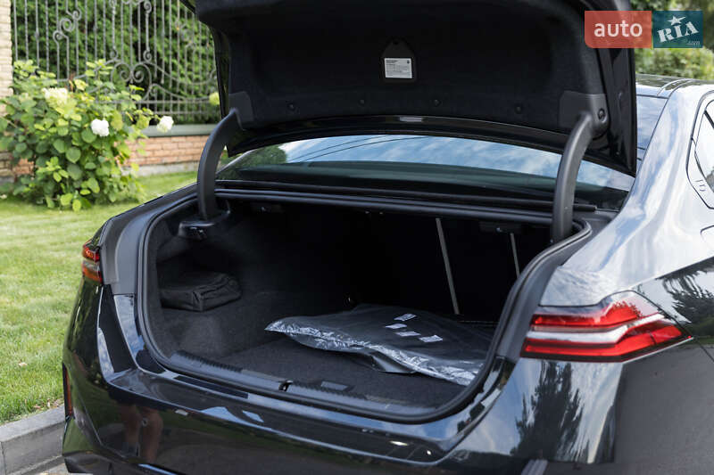 Седан BMW i5 2024 в Луцьку