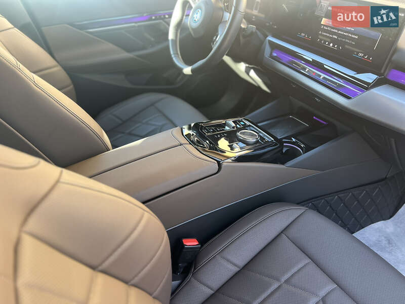Седан BMW i5 2024 в Киеве
