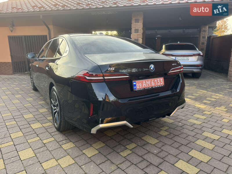 Седан BMW i5 2024 в Мукачевому