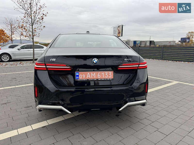 Седан BMW i5 2024 в Мукачевому