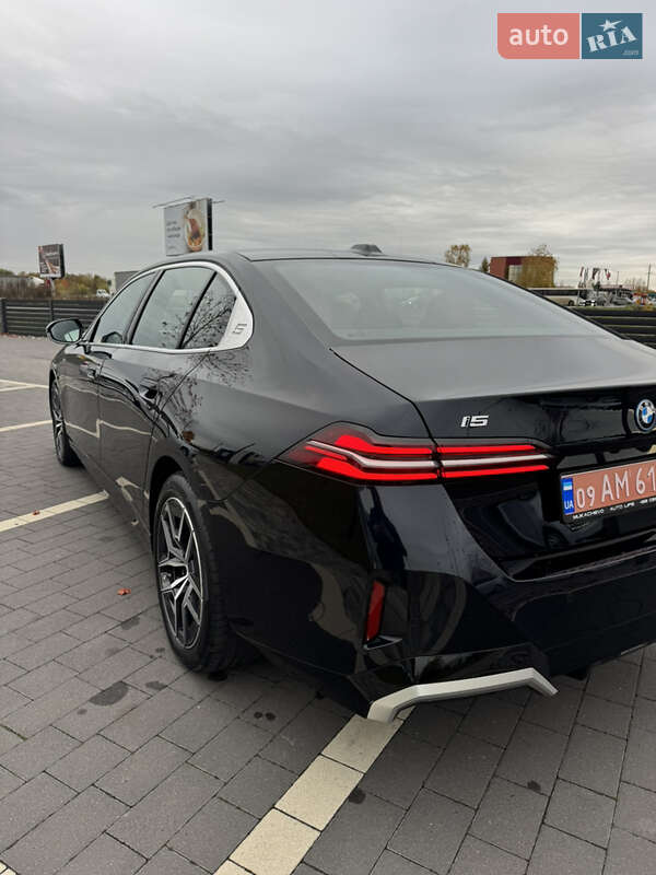 Седан BMW i5 2024 в Мукачевому
