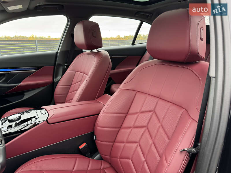 Седан BMW i5 2024 в Мукачевому