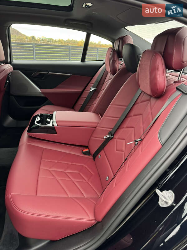 Седан BMW i5 2024 в Мукачевому