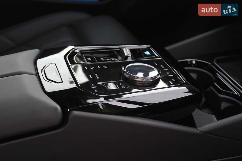 Седан BMW i5 2025 в Києві