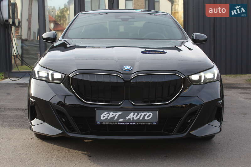 Седан BMW i5 2025 в Києві
